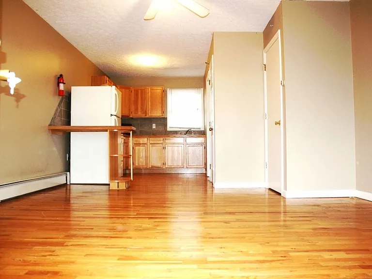 203 E College Ave — Photo 6