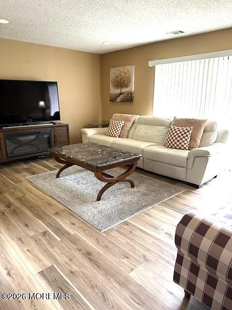 1 bed, 814 sqft, $2,200 — Photo 2