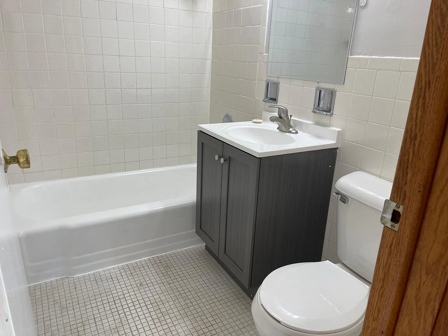 420 Beach Ave — Photo 3