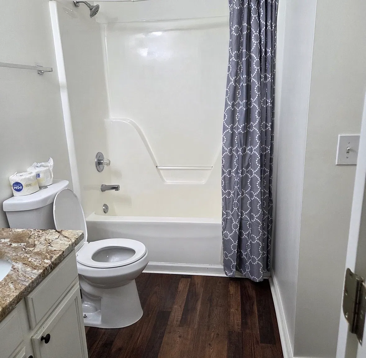 2 bed, 1000 sqft, $2,000 — Photo 4