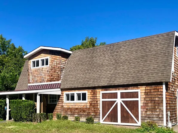 1 Halsey Ave, East Quogue, NY 11942