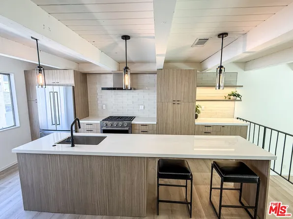 6639 Green Valley Cir, Culver City, CA 90230