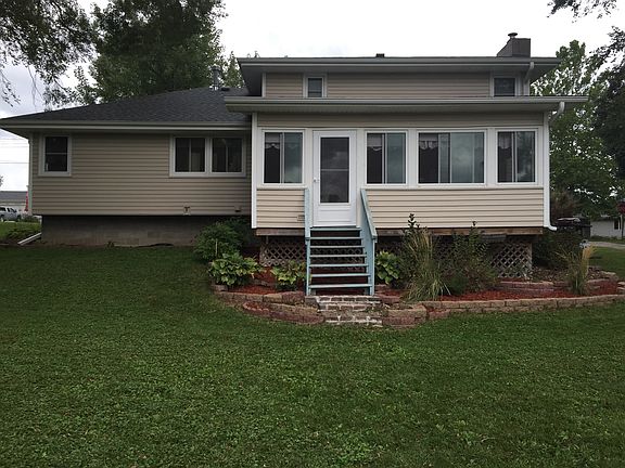 Backyard view of house 