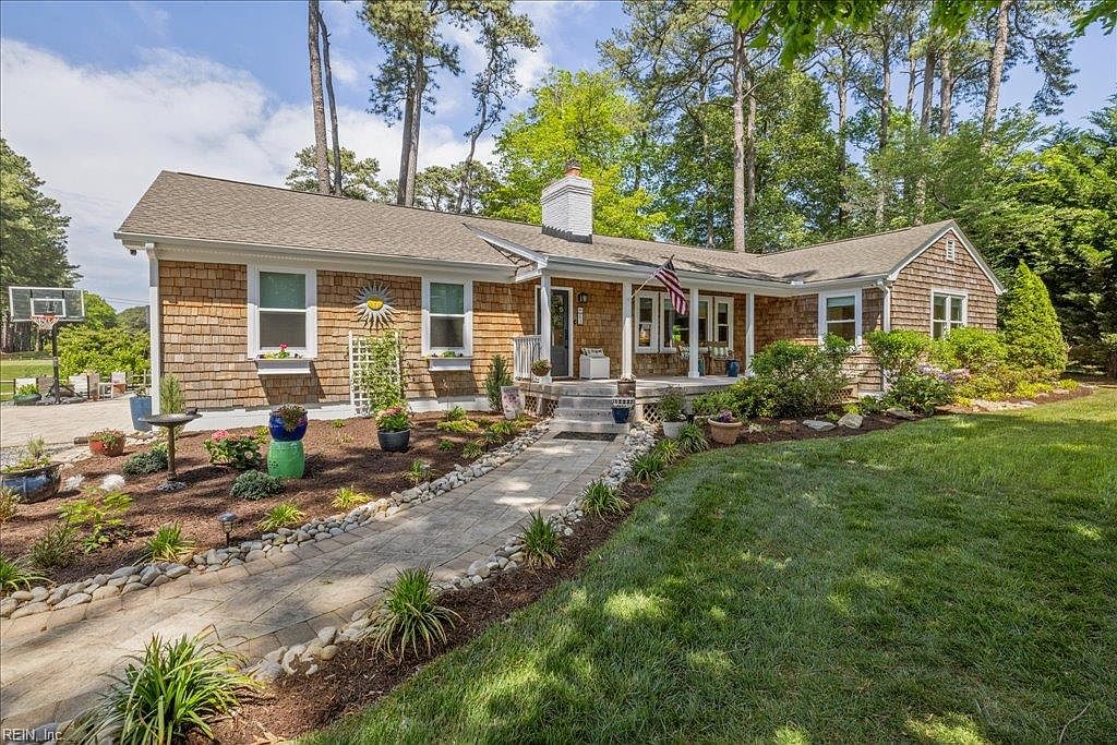 832 Cardinal Rd