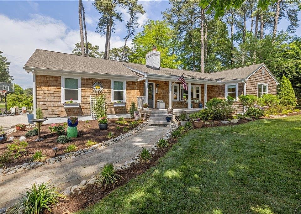 1st image of 832 Cardinal Rd