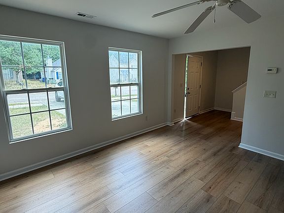 3rd image of 917 Roxy St