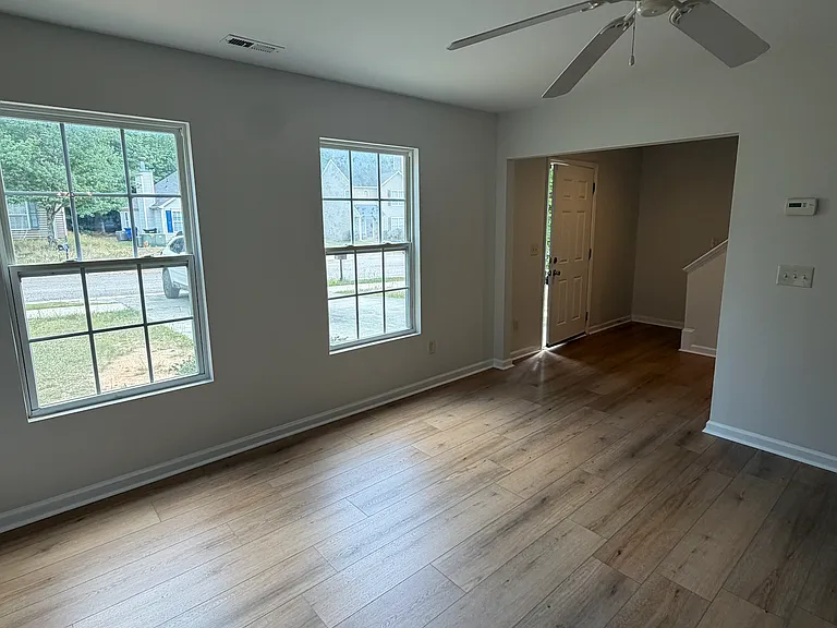 917 Roxy St — Photo 3