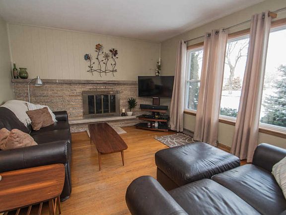 3rd image of 10119 W Fiebrantz Ave