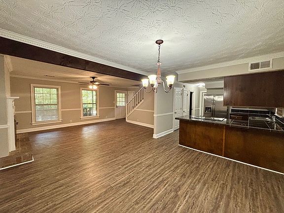 4th image of 2572 Marcia Dr