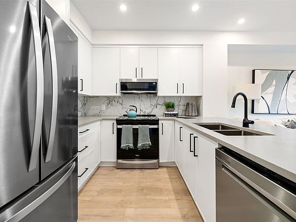 5th image of 1371 Goldstream Ave #109