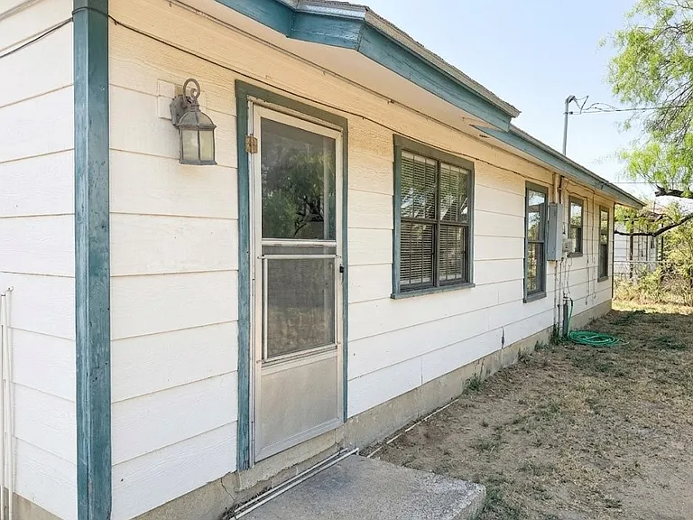 1626 Bowles St — Photo 12