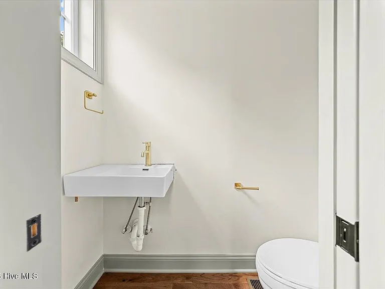 160 S Leak St — Photo 20