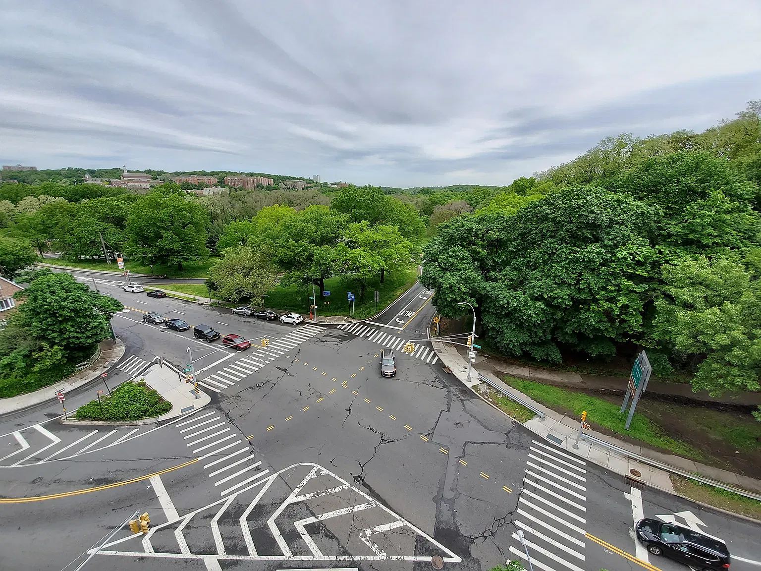140 Van Cortlandt Avenue West — Photo 1