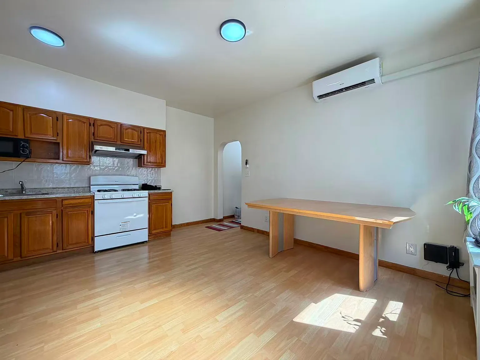 2 bed, 1200 sqft, $2,700 — Photo 3
