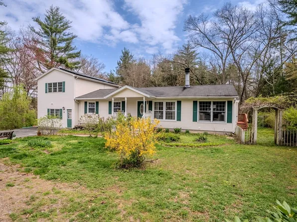 19 Duggan Ln, Southampton, MA 01073