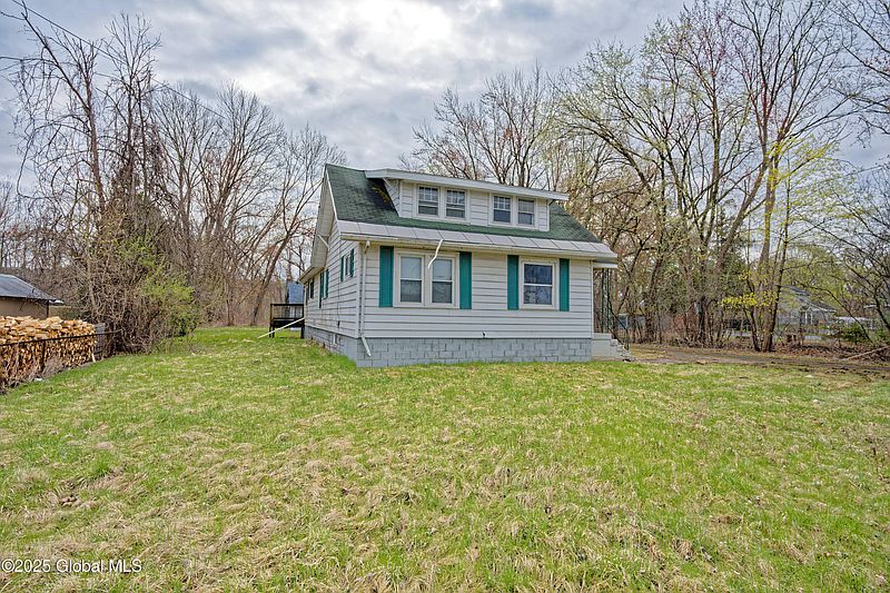 3rd image of 387 Hudson River Road