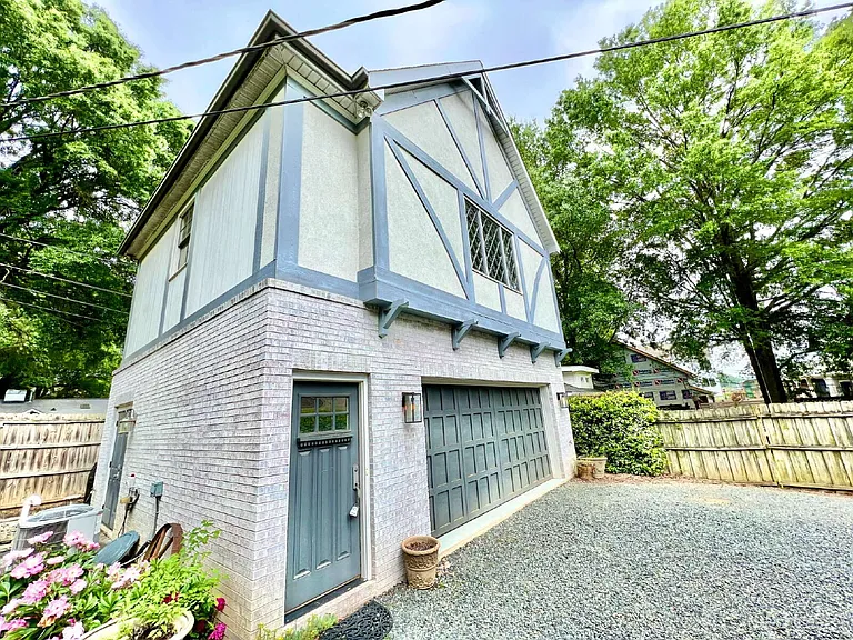 2637 Chesterfield Ave #B — Photo 5
