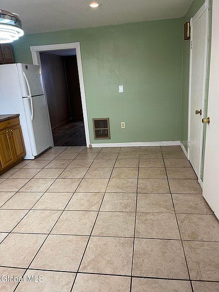 5th image of 1719 Oneida Street