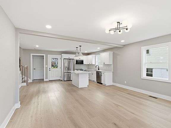 5th image of 1410 Norvel Ave