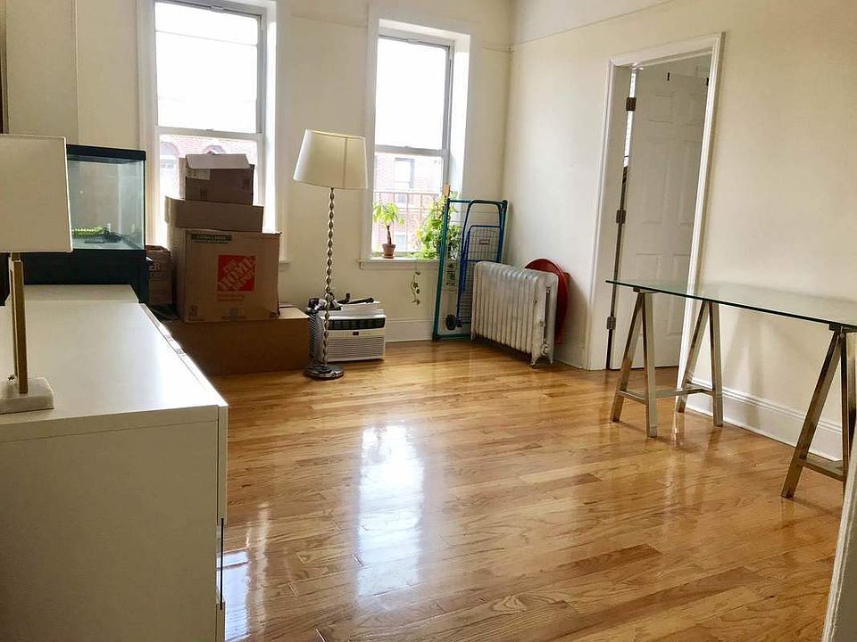 1st image of 3152 35th St APT 3F
