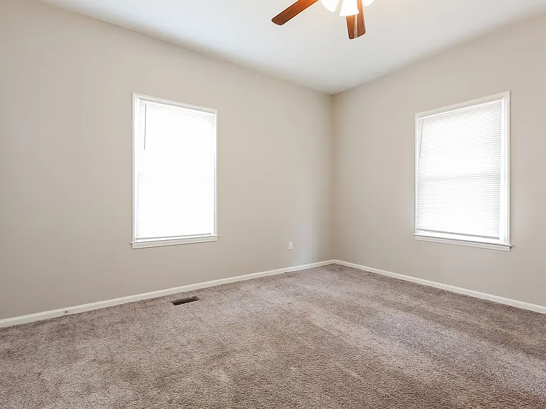 1471979_024_main_bedroom_13334080.jpg