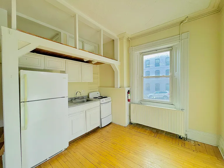 111 College St #1C — Photo 4