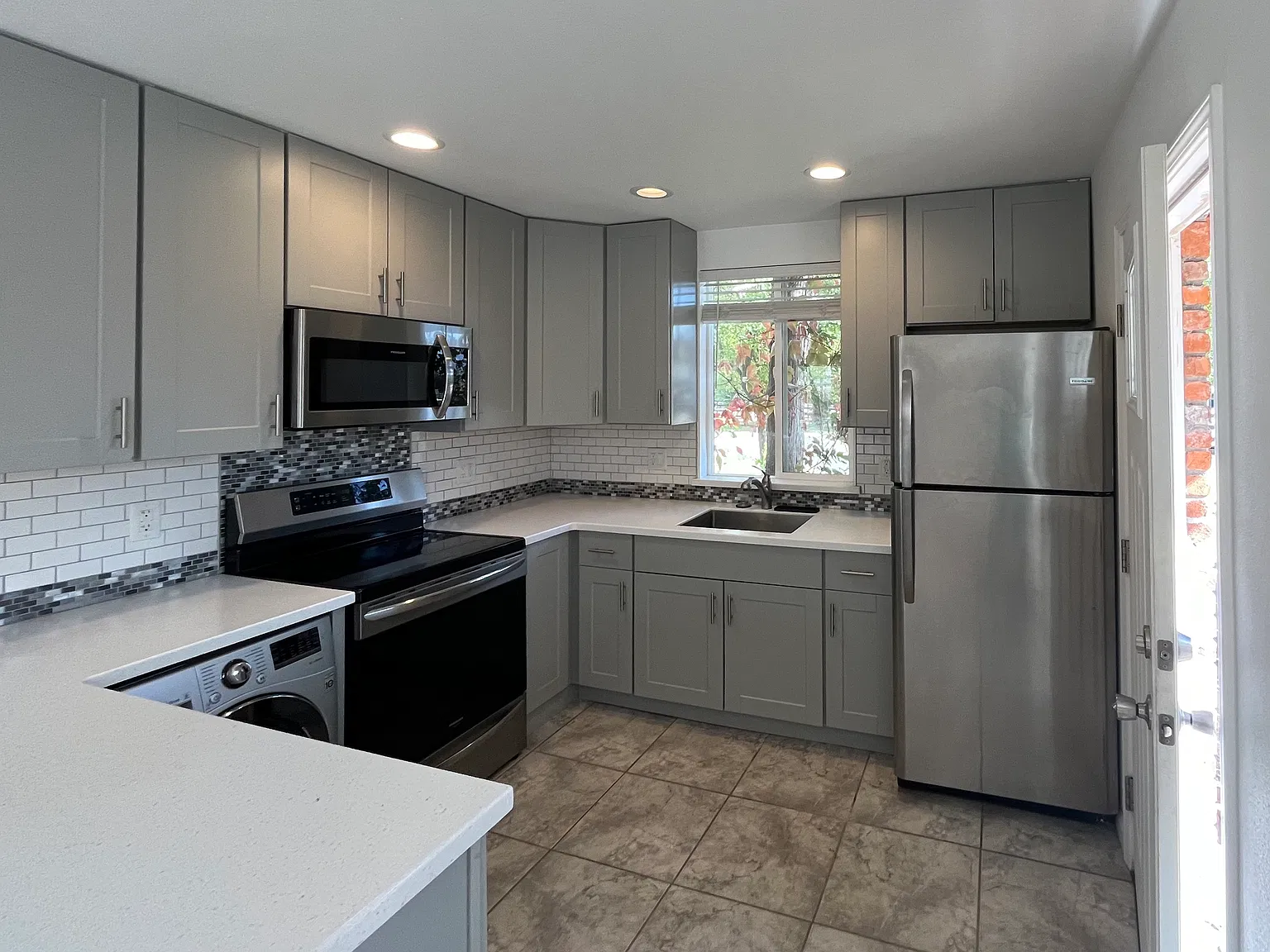Studio, 360 sqft, $1,800 — Photo 4