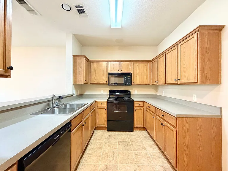 2224 Stonepark Pl — Photo 7
