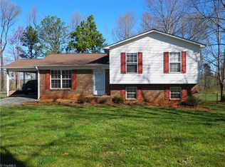 210 Crescent Dr, Lexington, NC 27292