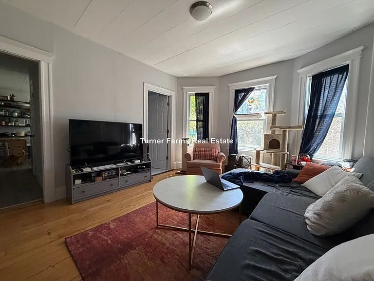11 Burnham St #1R — Photo 15