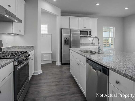 4th image of 133 Kaitlyn Dr