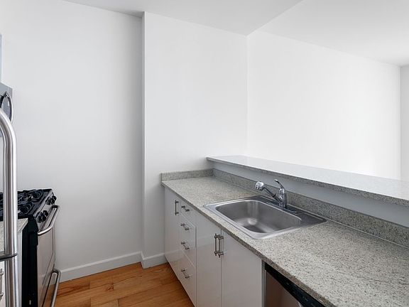 4th image of 37 Wall St APT 14A