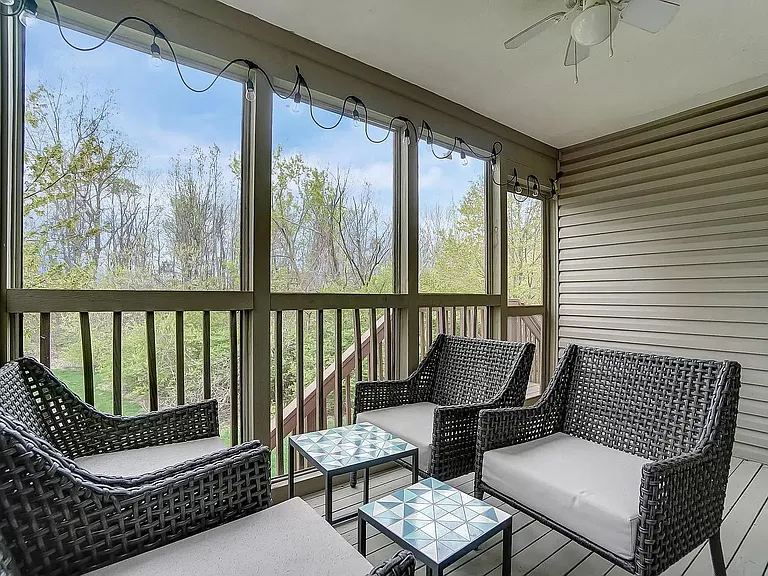 728 Spring Valley Dr — Photo 13