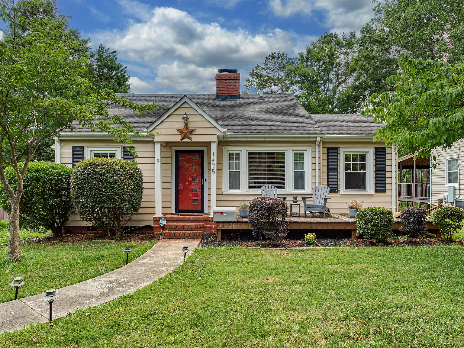 1425 Lyon Ct — Photo 1