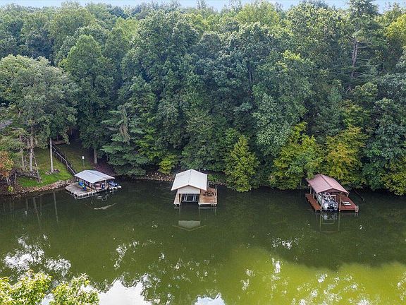 3rd image of 11 Dogwood Dr