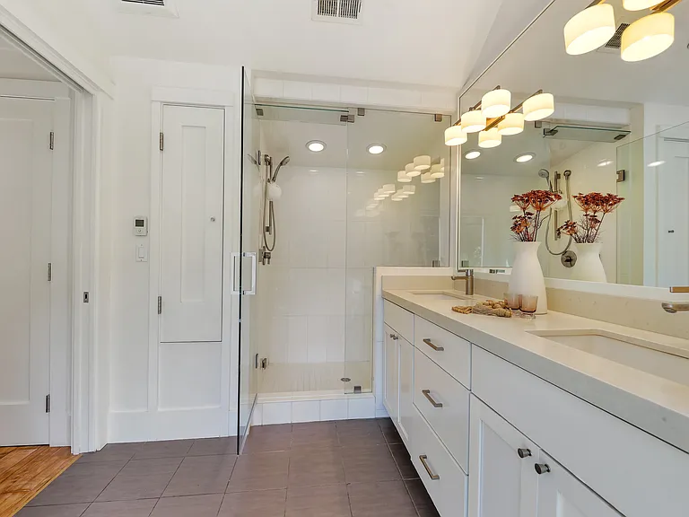18 Redwood Dr — Photo 7