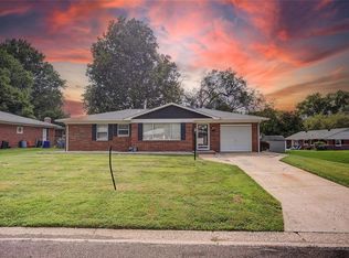 221 Chevy Chase Dr, Belleville, IL 62223