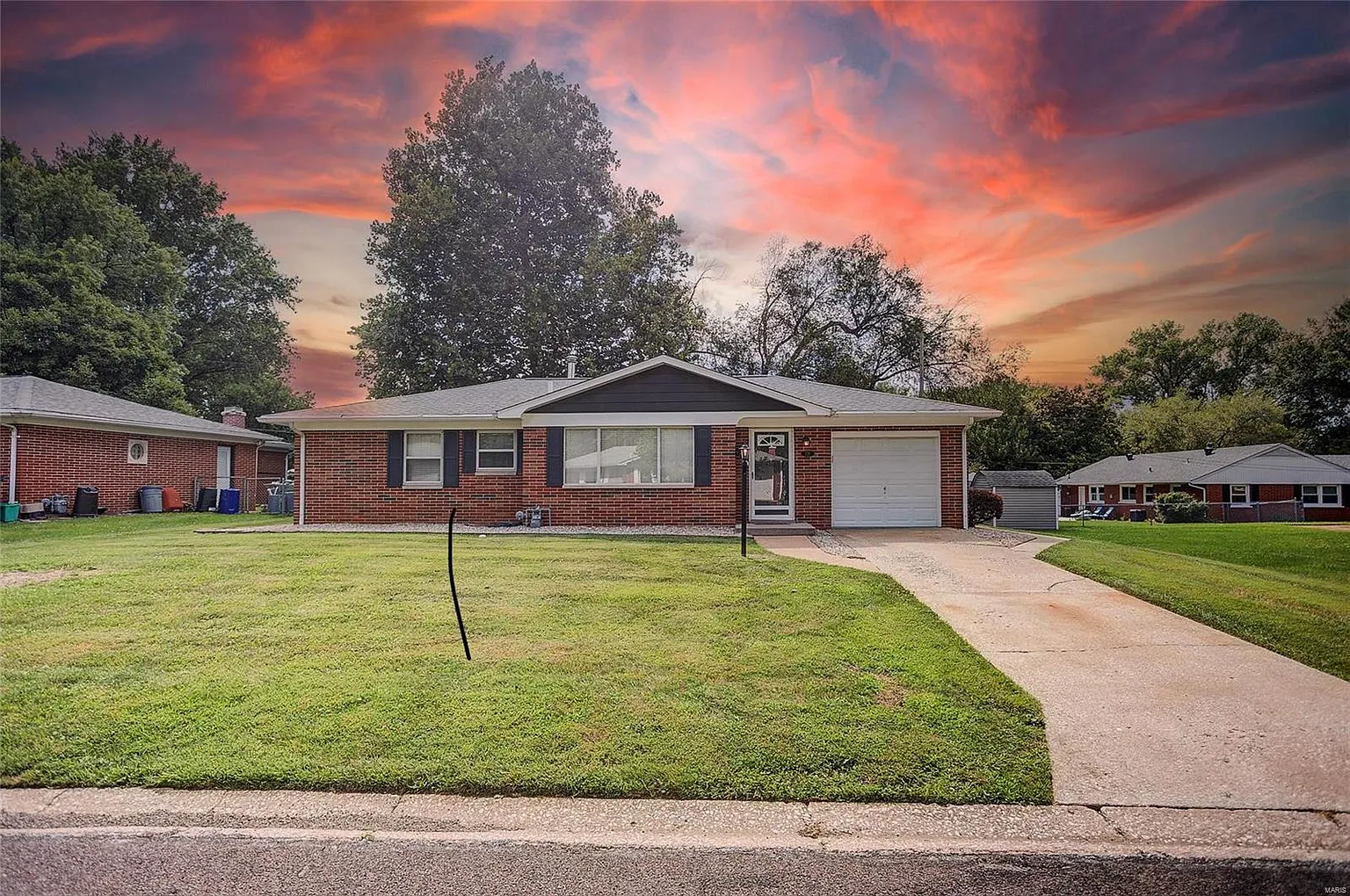 221 Chevy Chase Dr photo 1