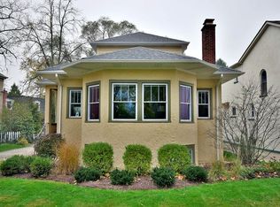 313 Blackhawk Rd, Riverside, IL 60546