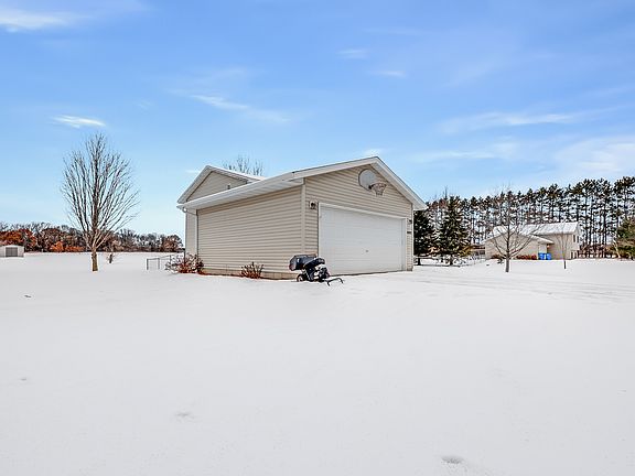 3rd image of 40092 Harvester Ave