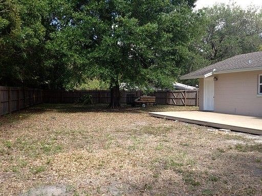 2nd image of 1837 Manor Dr