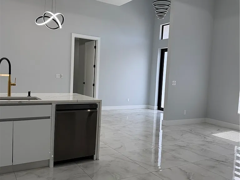 221 SW 25th Ave — Photo 11