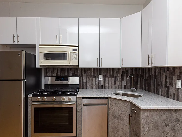 197 Irving Ave #3L — Photo 3