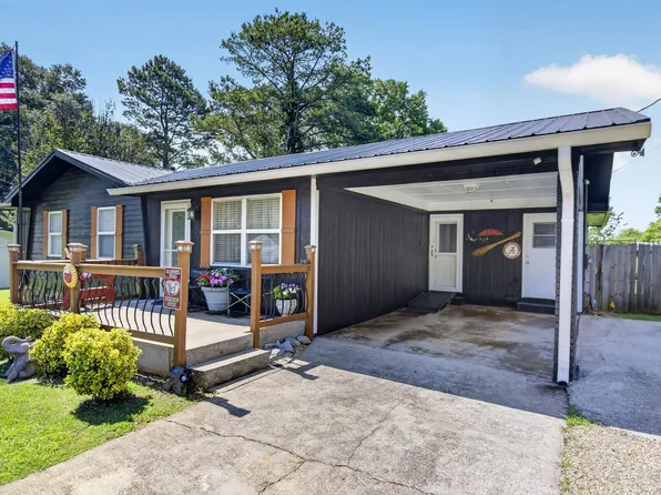 726 Bernard Couch Dr, Anniston, AL 36207