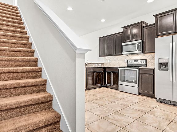 4th image of 9153 Hillcroft Dr