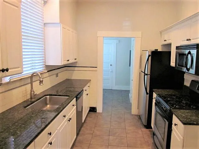 604 E University Blvd — Photo 12