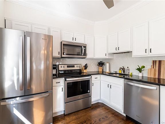 4th image of 240 Albany Ave