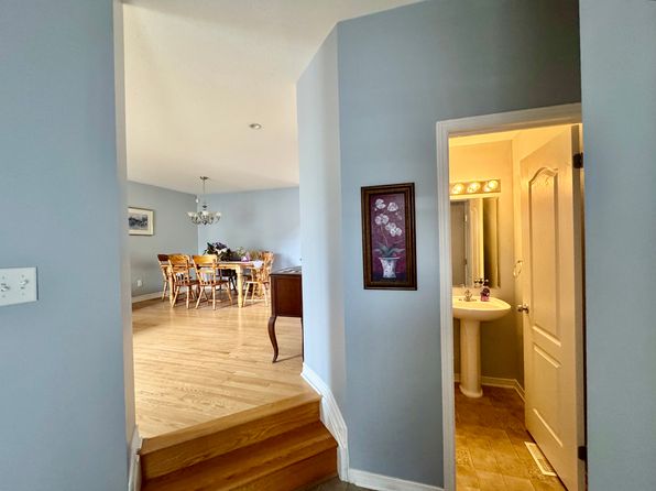 618 Beatrice Dr, Ottawa, ON K2J 5N9
