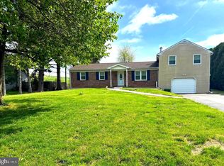 35 S Brick Ln, Elverson, PA 19520