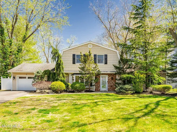 2 Saratoga Drive, Manalapan, NJ 07726